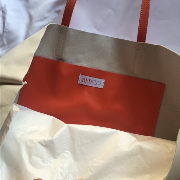 BRAND NEW RED VALENTINO LEATHER SWAN TOTE $1000 - Picture 4 of 8